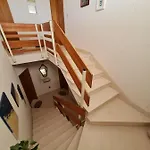 Levarda 아파트 트로기르